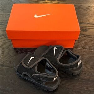 Nike Sunray adjust Kids Black and White Sandals